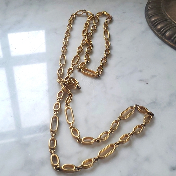 Signed Trifari Gold Tone Matte Link Necklace - Picture 5 of 6